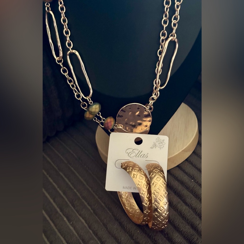 Rose Gold Chain Necklace with Unique Accents and earrings